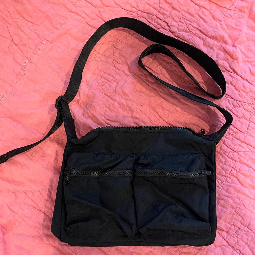 NWOT BAGGU Messenger Cargo Bag